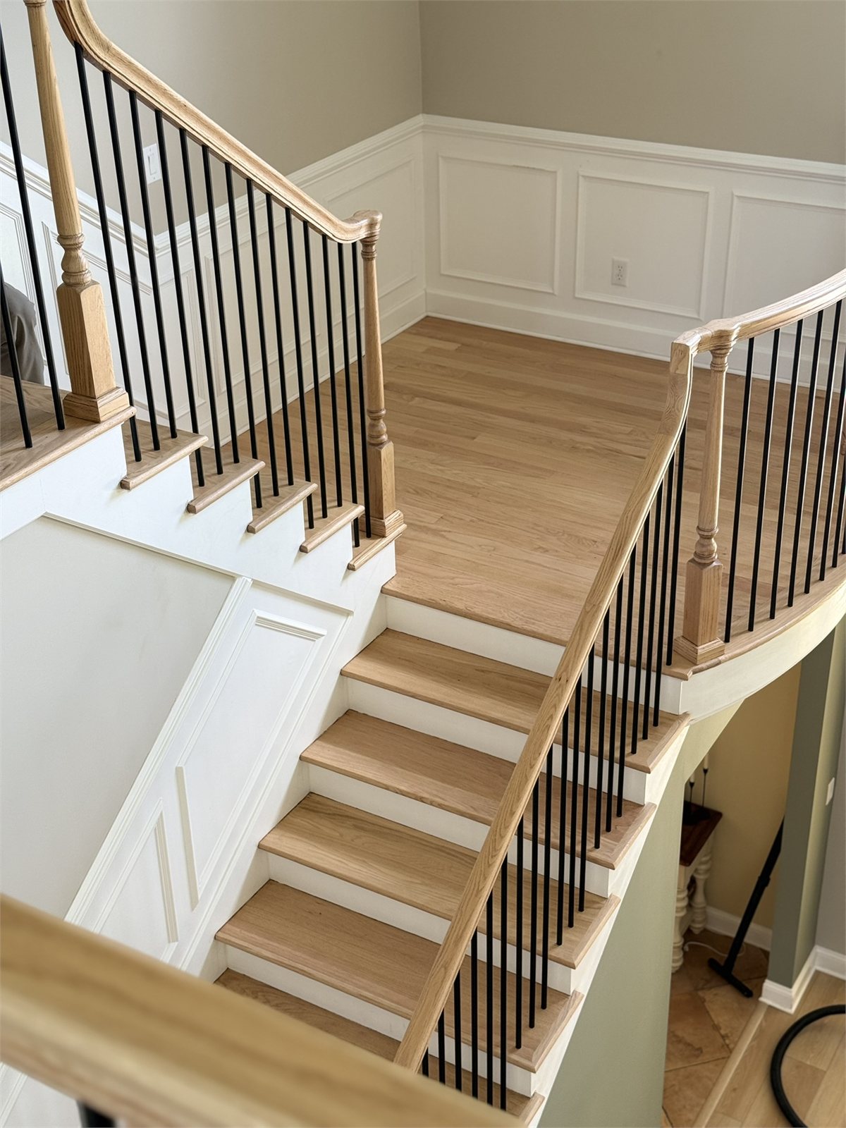 Oak stair installation and refinishing in Jacksonville, FL by Nunes 4 Flooring